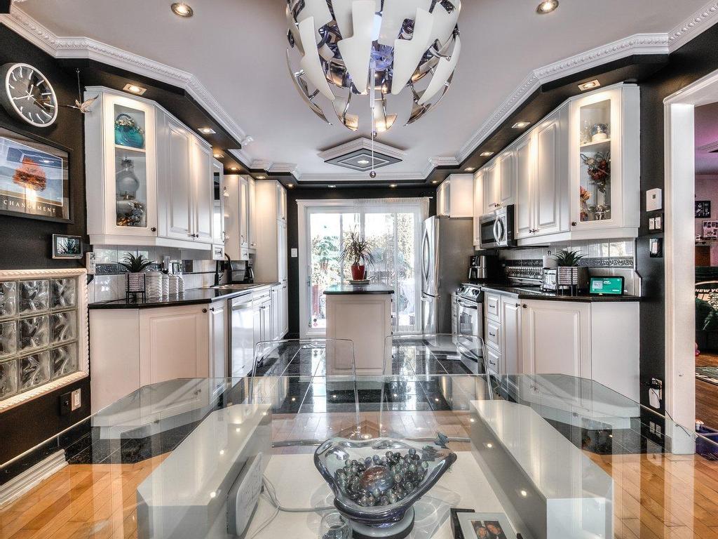 









6910


Rue Alcide-Métivier

,
Longueuil (Saint-Hubert),




QC
J3Z1E1


