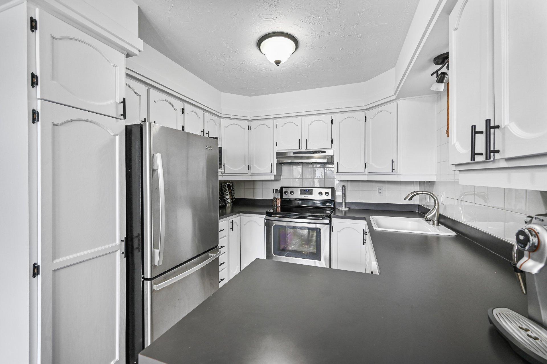 









703


Rue Maher

,
Clarenceville,




QC
J0J1B0

