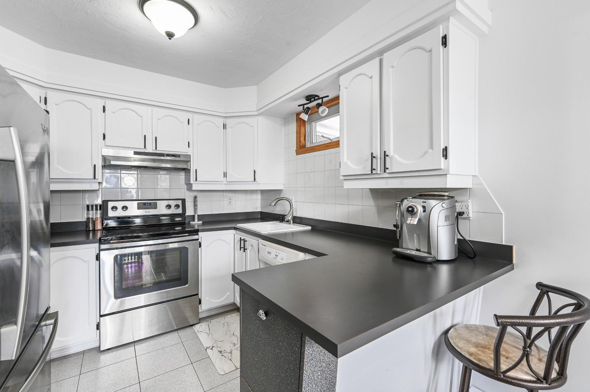 









703


Rue Maher

,
Clarenceville,




QC
J0J1B0

