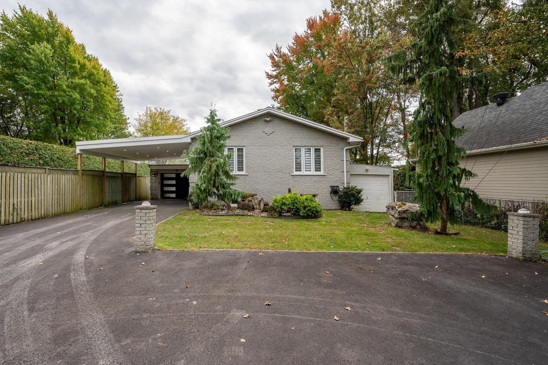 









703


Rue Maher

,
Clarenceville,




QC
J0J1B0

