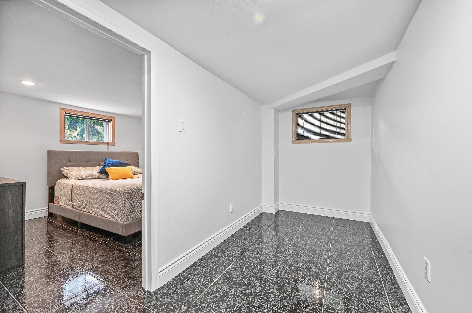









703


Rue Maher

,
Clarenceville,




QC
J0J1B0

