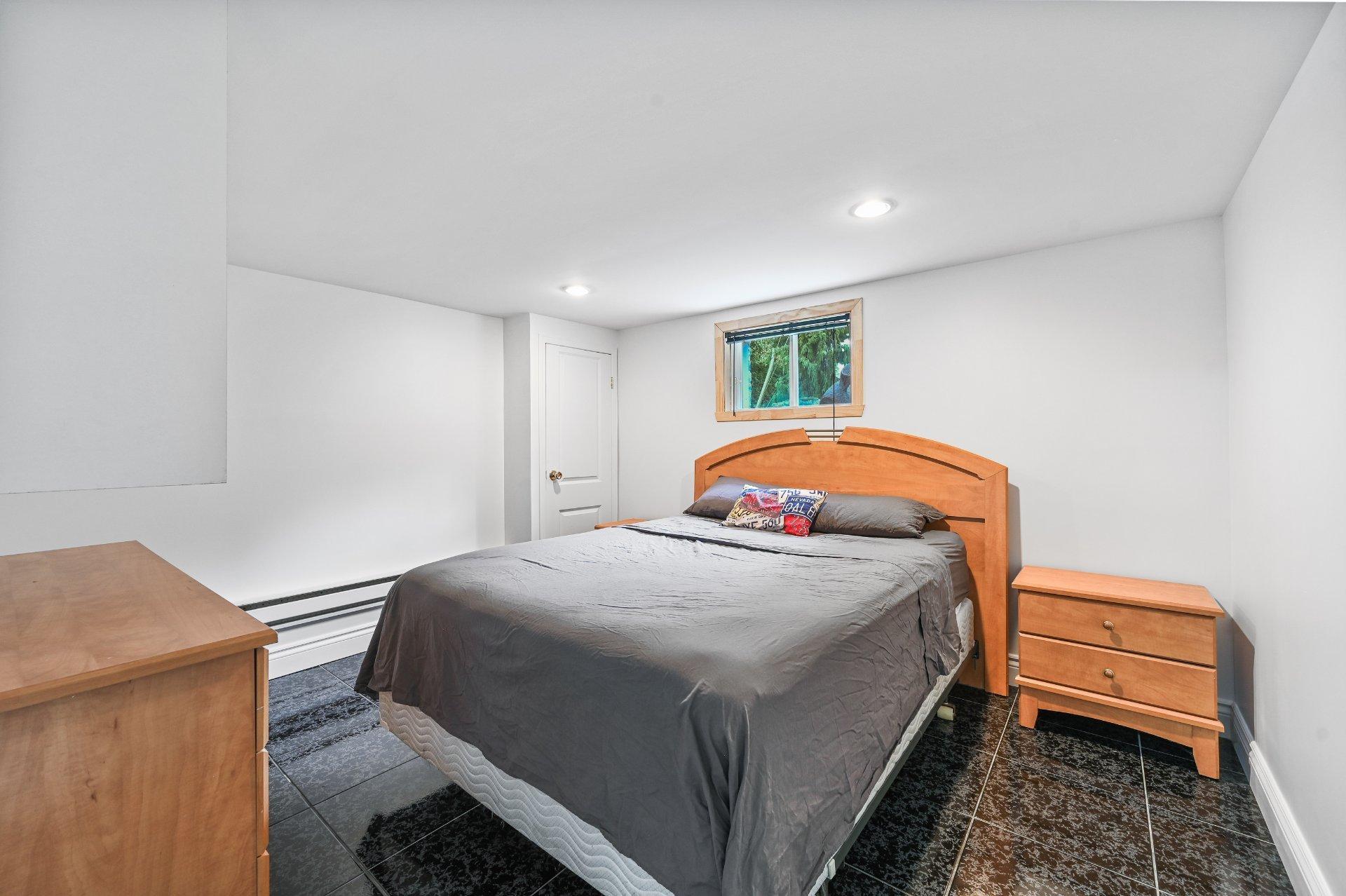 









703


Rue Maher

,
Clarenceville,




QC
J0J1B0

