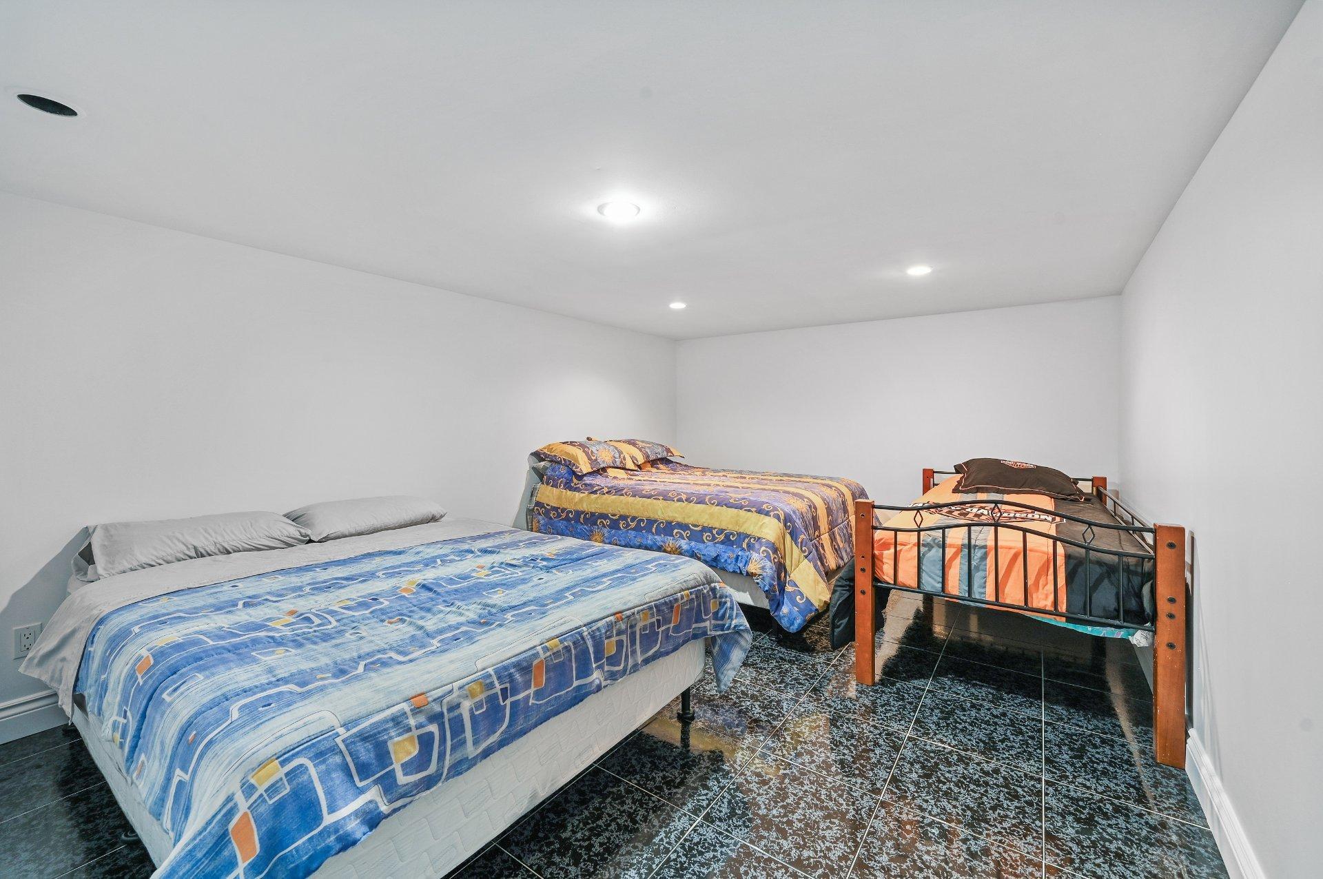









703


Rue Maher

,
Clarenceville,




QC
J0J1B0

