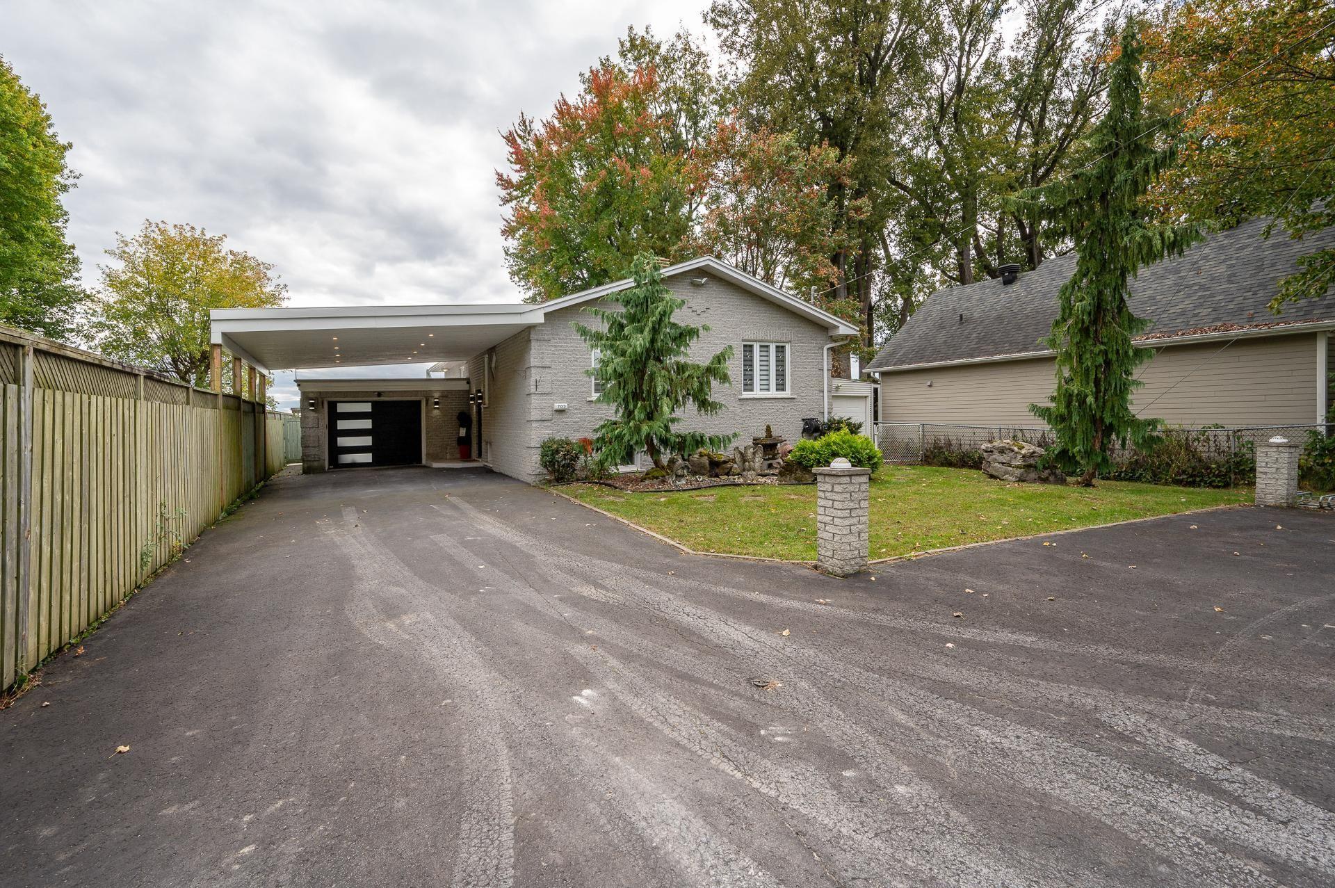 









703


Rue Maher

,
Clarenceville,




QC
J0J1B0

