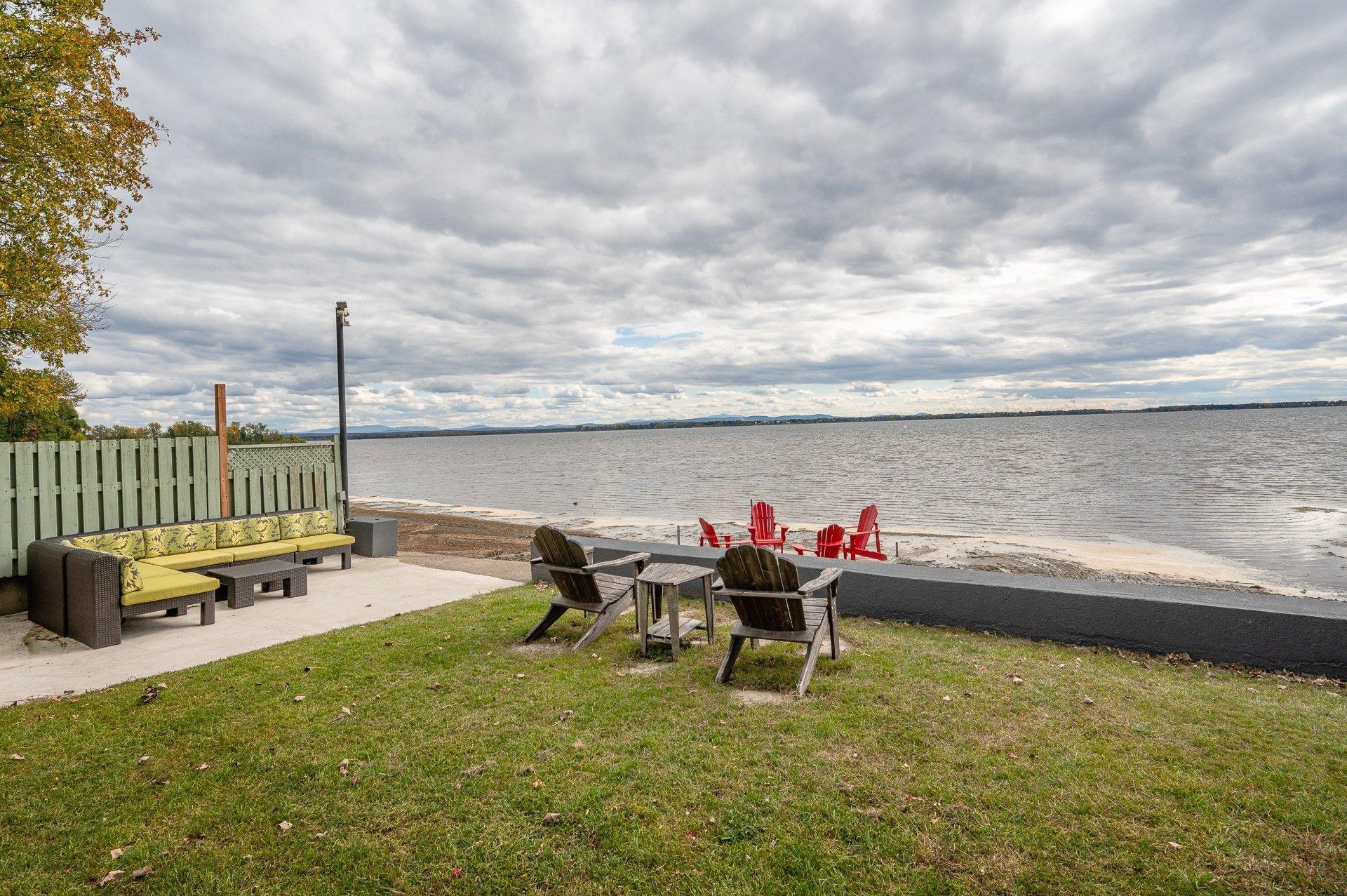 









703


Rue Maher

,
Clarenceville,




QC
J0J1B0

