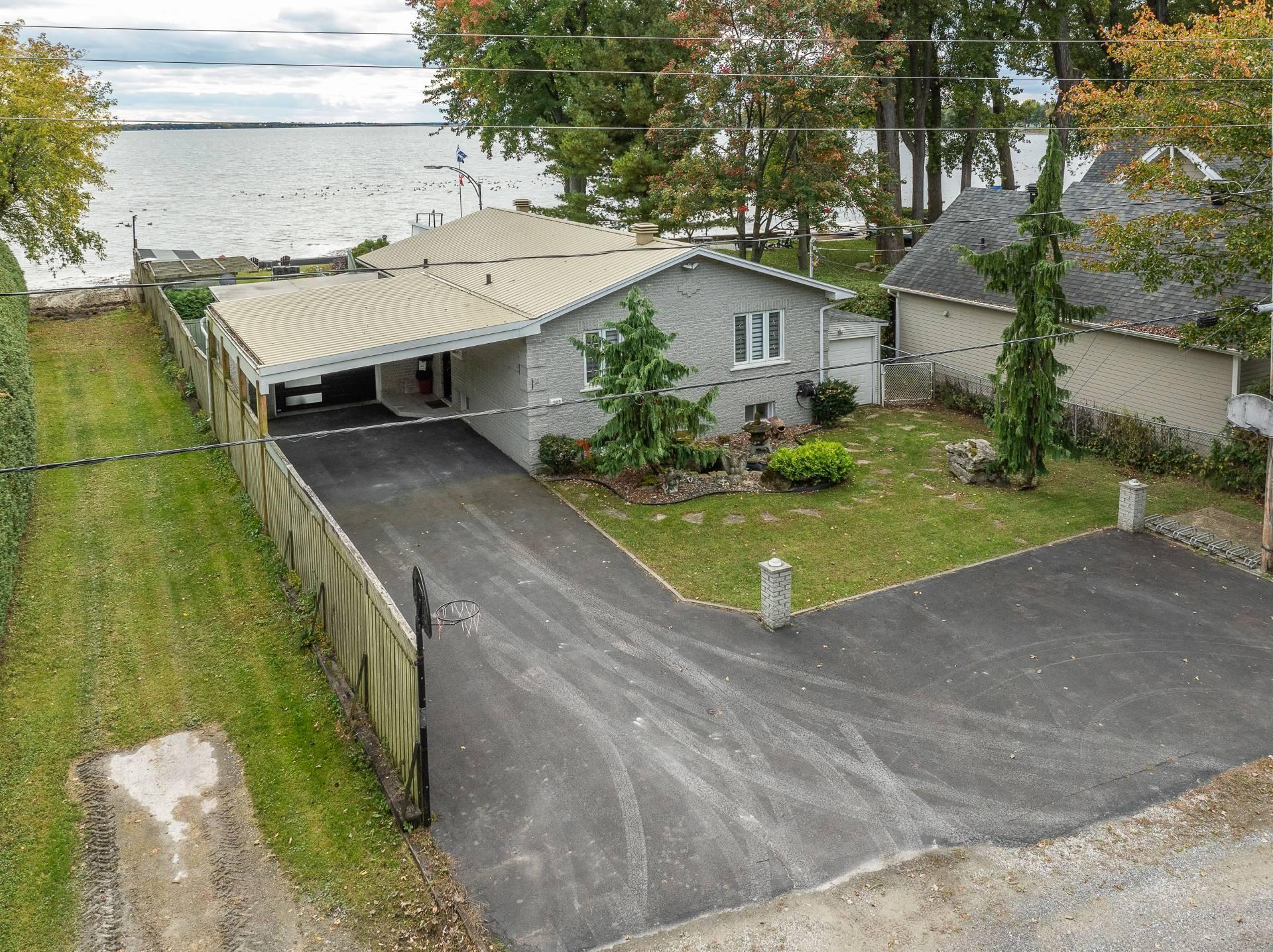 









703


Rue Maher

,
Clarenceville,




QC
J0J1B0

