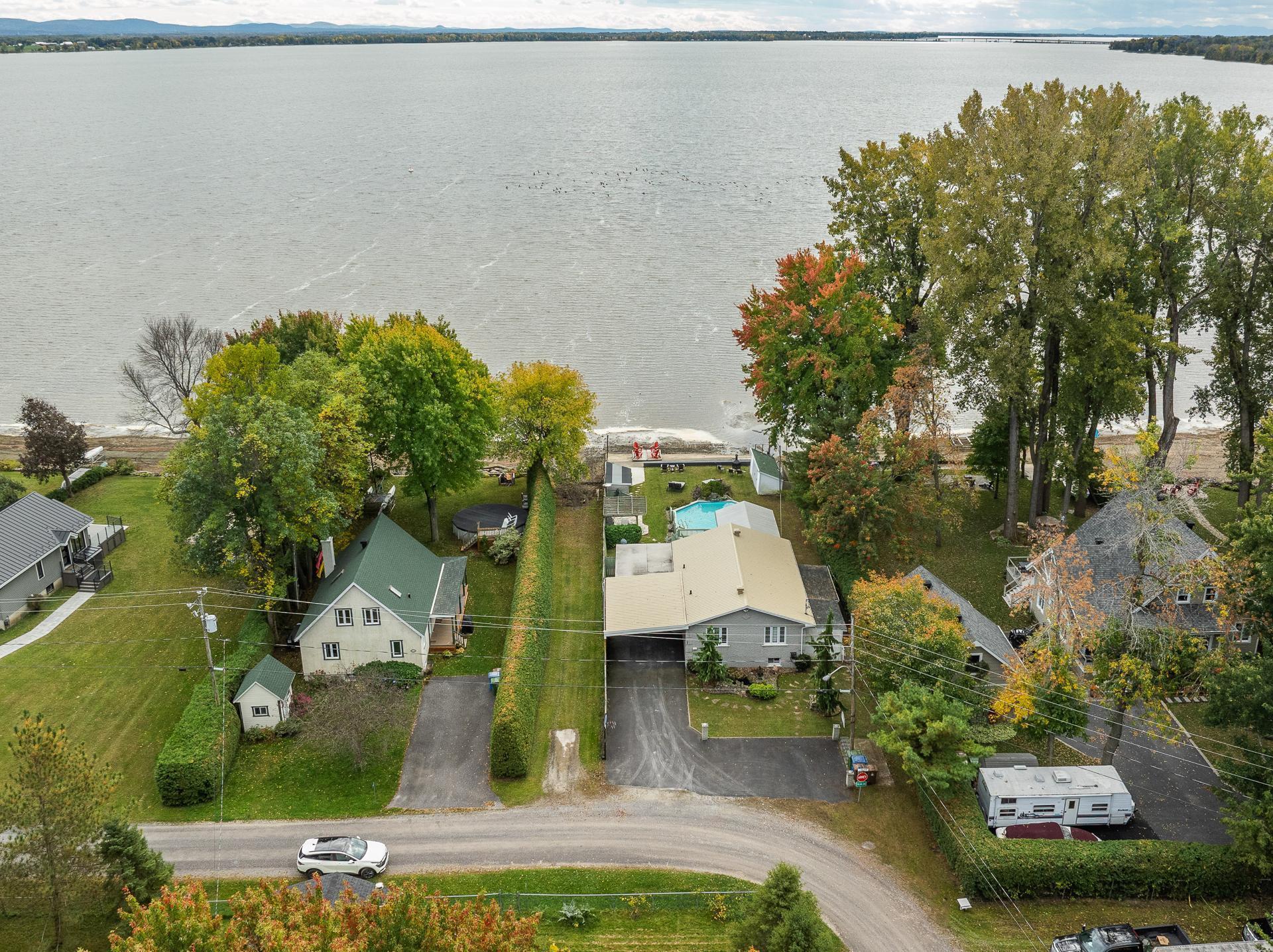









703


Rue Maher

,
Clarenceville,




QC
J0J1B0

