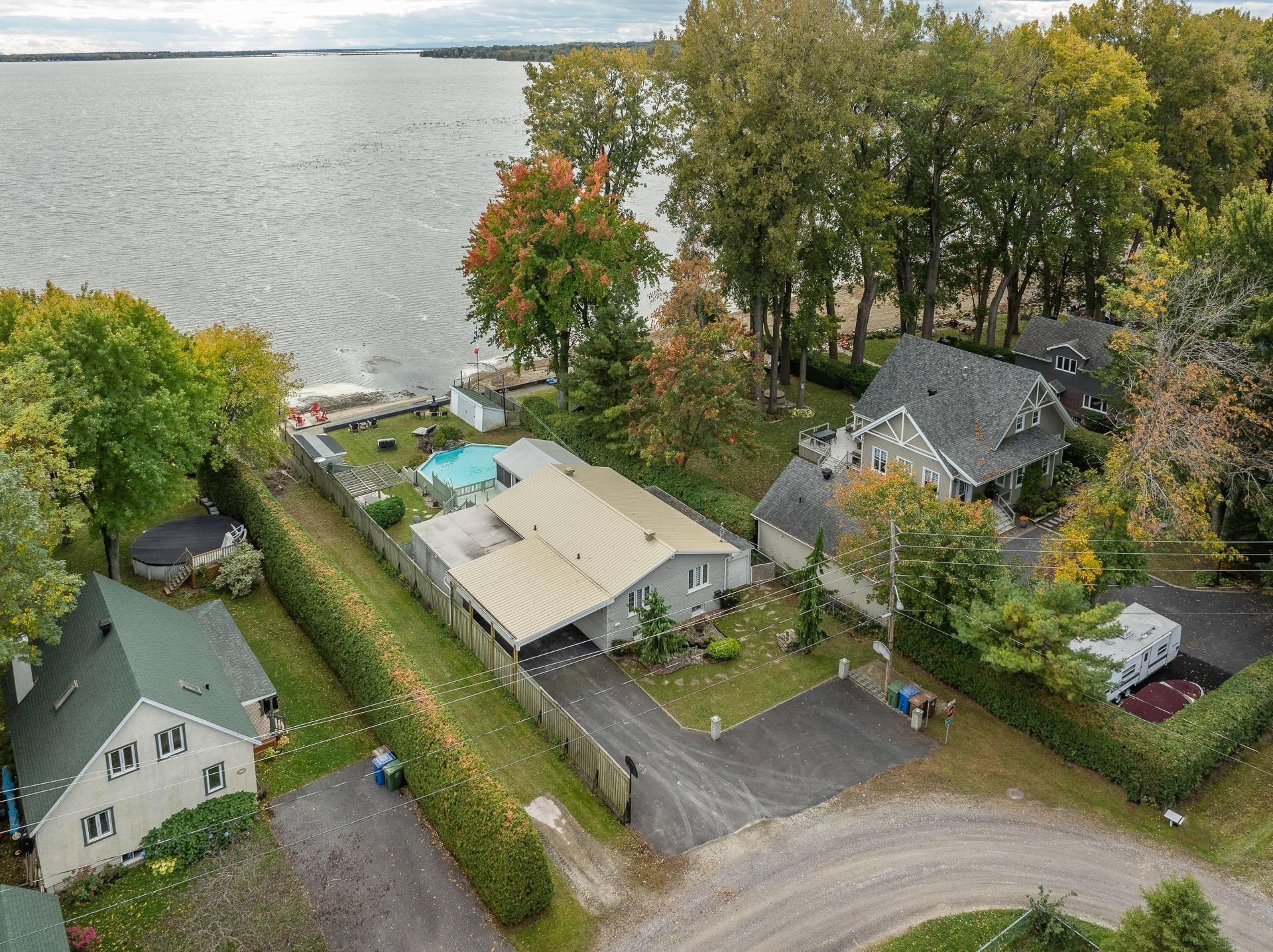 









703


Rue Maher

,
Clarenceville,




QC
J0J1B0

