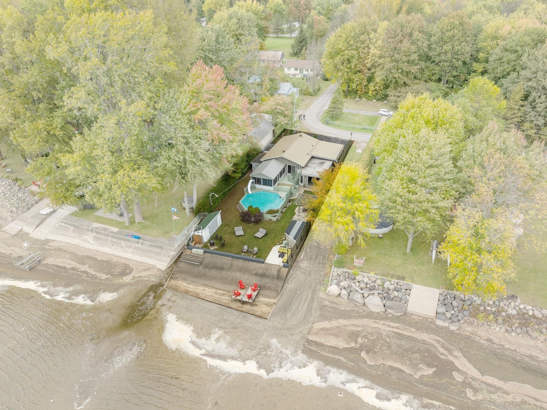 









703


Rue Maher

,
Clarenceville,




QC
J0J1B0

