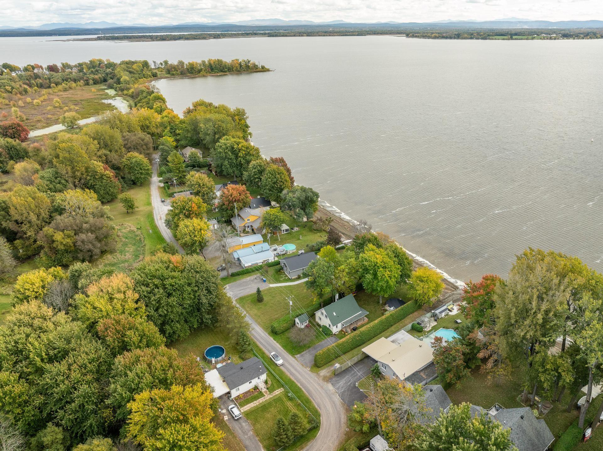 









703


Rue Maher

,
Clarenceville,




QC
J0J1B0

