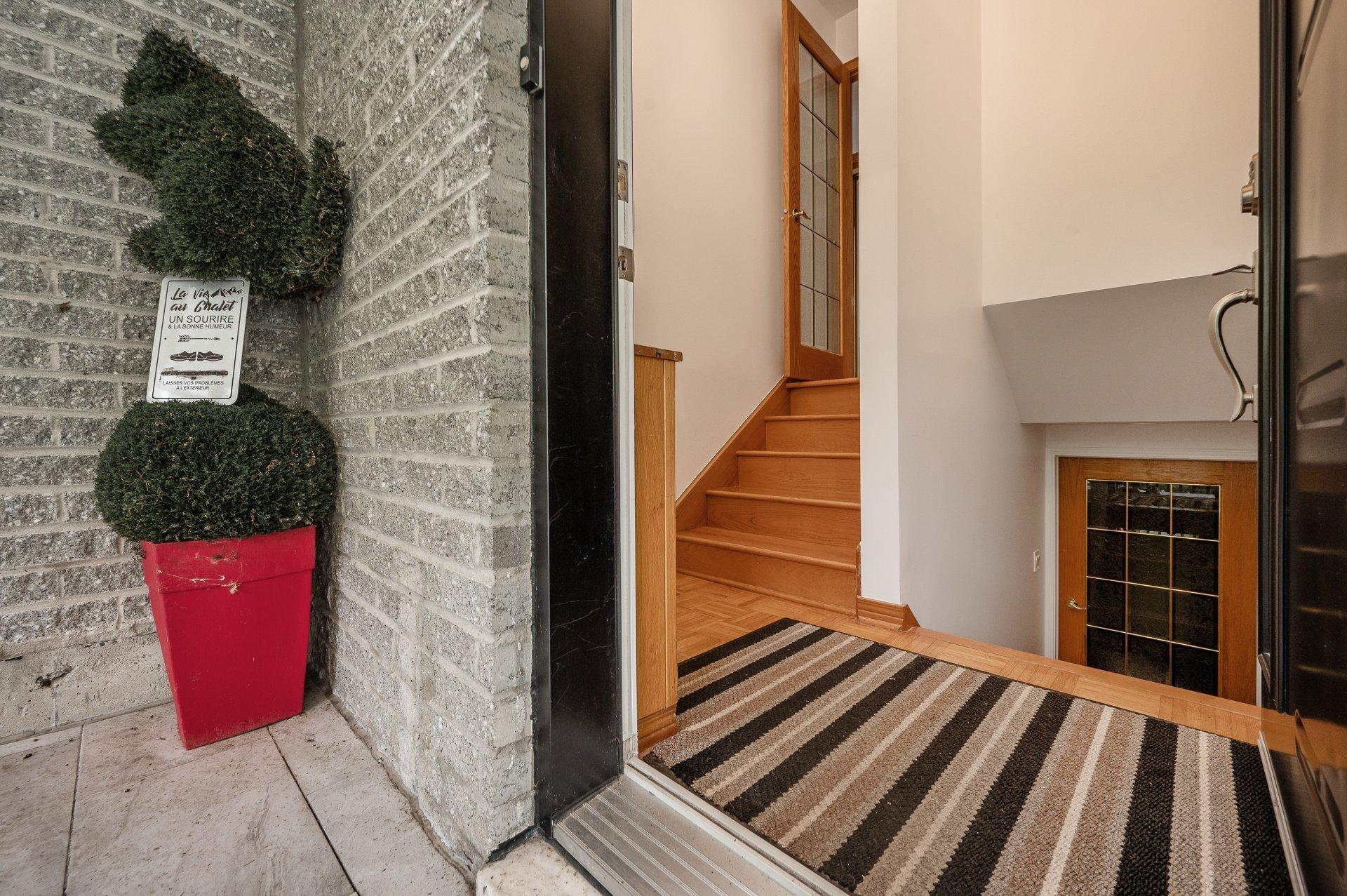 









703


Rue Maher

,
Clarenceville,




QC
J0J1B0

