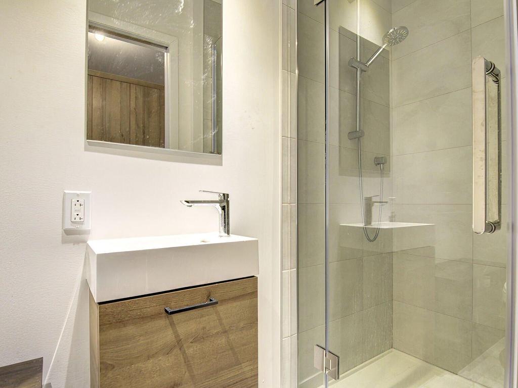 









1485


Rue des Bassins

, 424,
Montréal (Le Sud-Ouest),




QC
H3C1B8

