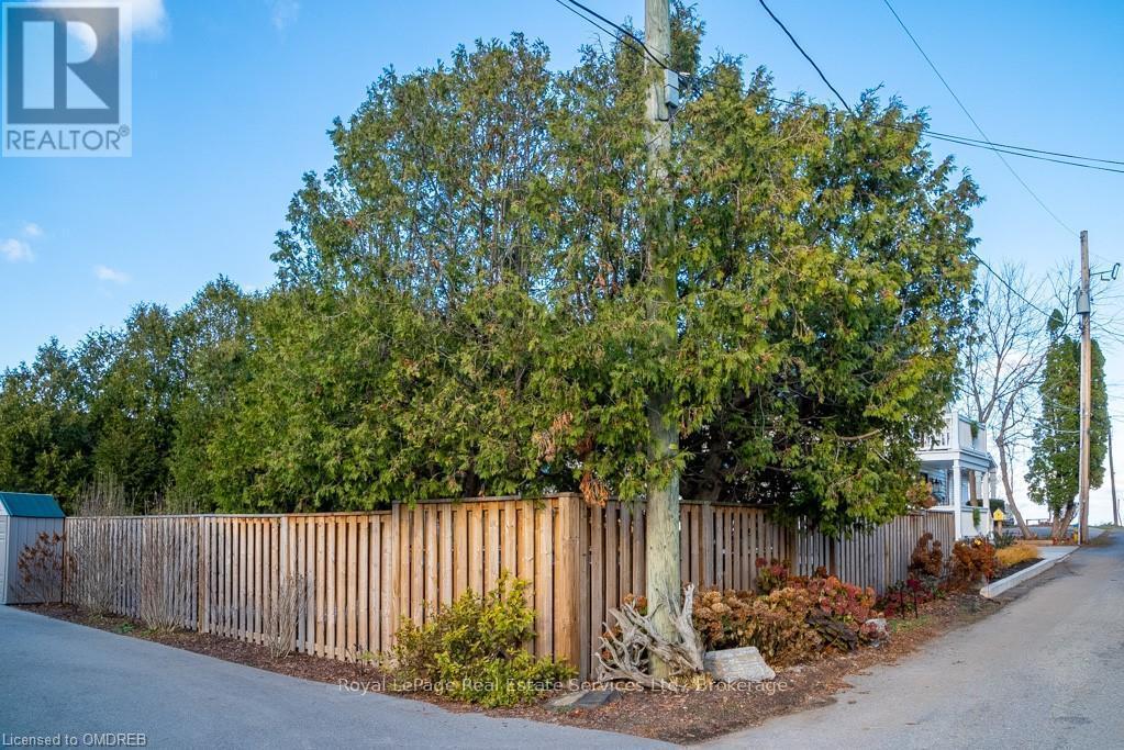 












4 6TH STREET

,
Grimsby (Grimsby Beach),




Ontario
L3M2T3

