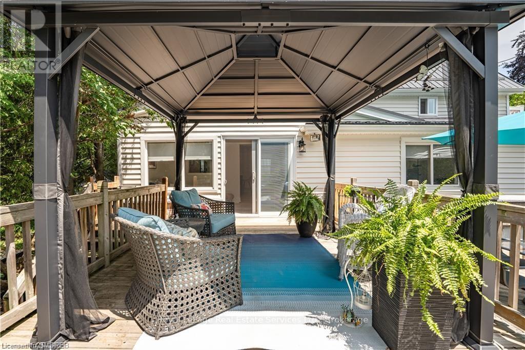 












4 6TH STREET

,
Grimsby (Grimsby Beach),




Ontario
L3M2T3

