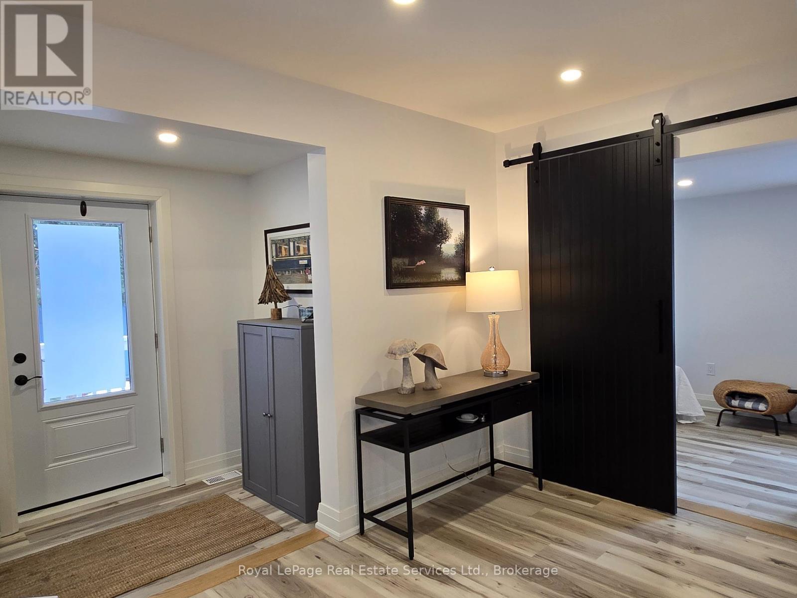 












4 6TH STREET

,
Grimsby (Grimsby Beach),




Ontario
L3M2T3

