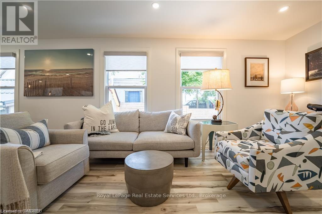 












4 6TH STREET

,
Grimsby (Grimsby Beach),




Ontario
L3M2T3

