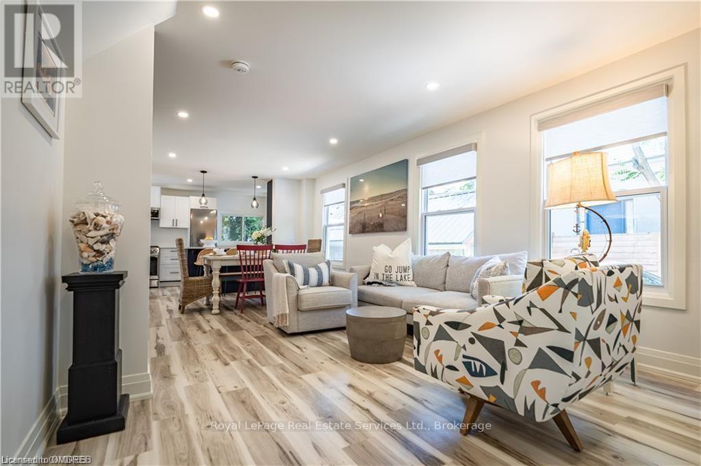 












4 6TH STREET

,
Grimsby (Grimsby Beach),




Ontario
L3M2T3

