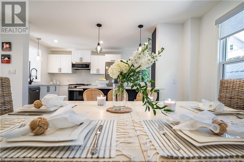 












4 6TH STREET

,
Grimsby (Grimsby Beach),




Ontario
L3M2T3

