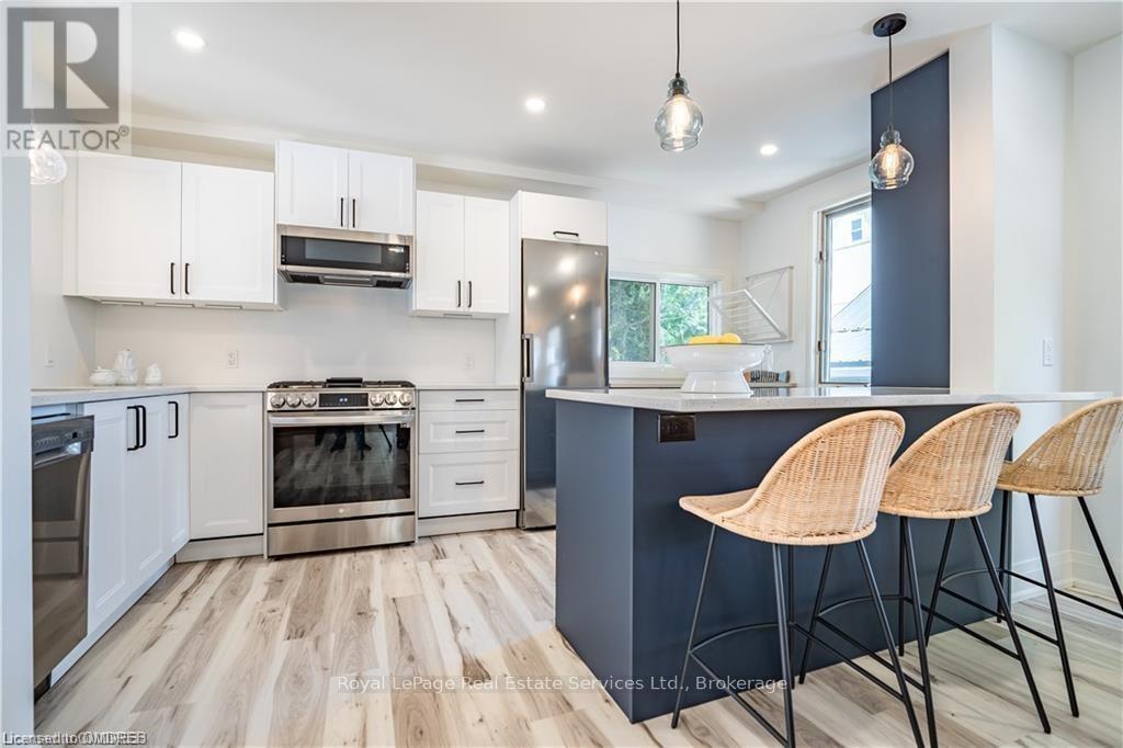 












4 6TH STREET

,
Grimsby (Grimsby Beach),




Ontario
L3M2T3

