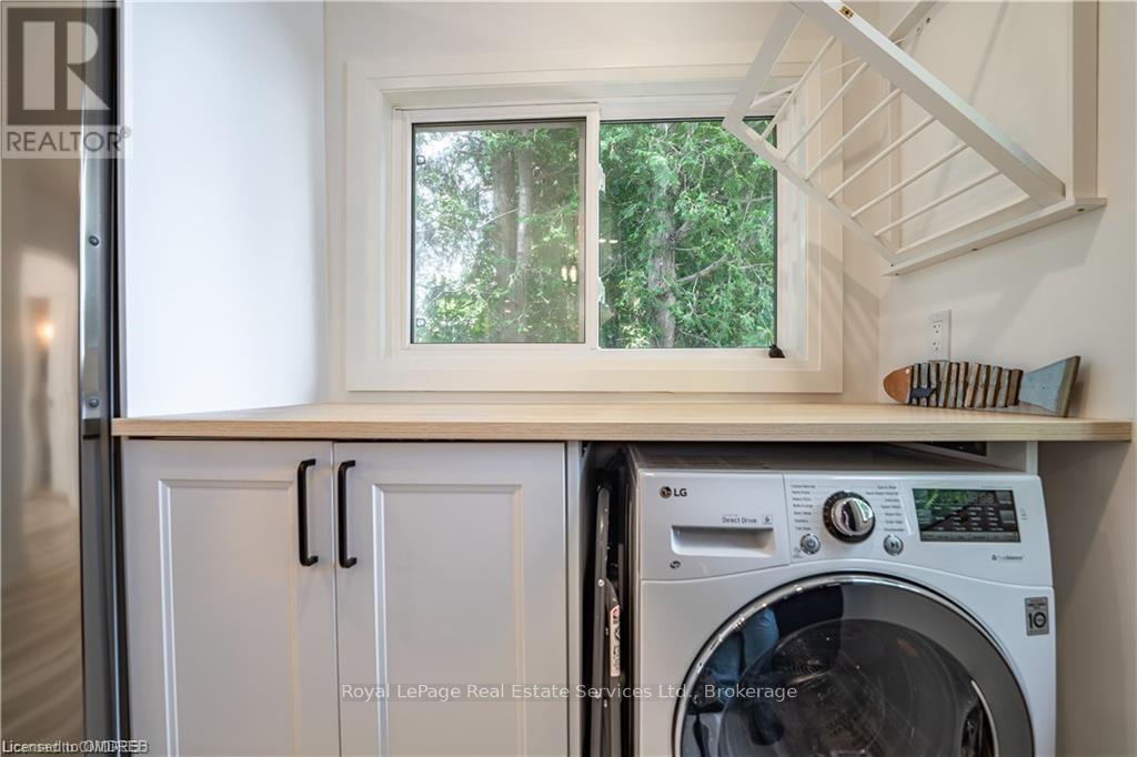 












4 6TH STREET

,
Grimsby (Grimsby Beach),




Ontario
L3M2T3

