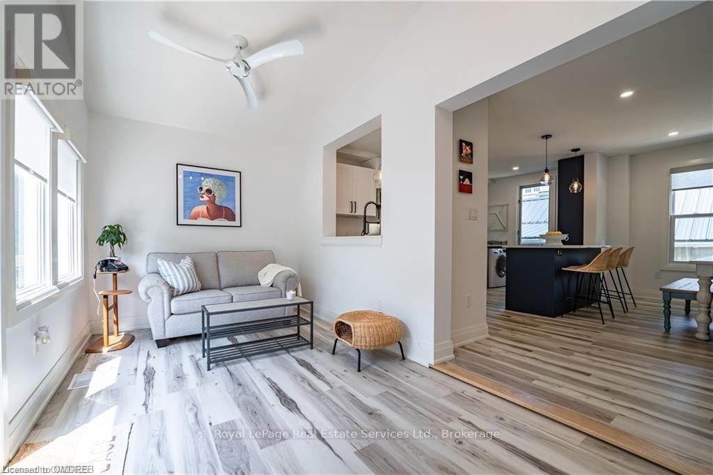 












4 6TH STREET

,
Grimsby (Grimsby Beach),




Ontario
L3M2T3

