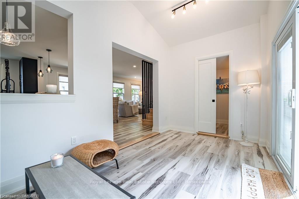 












4 6TH STREET

,
Grimsby (Grimsby Beach),




Ontario
L3M2T3

