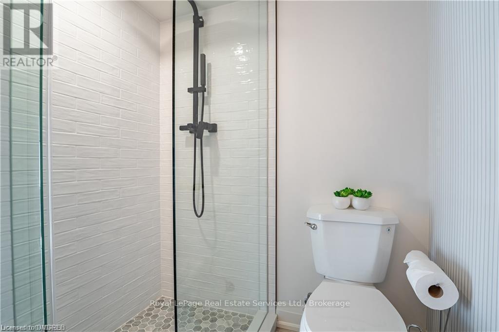 












4 6TH STREET

,
Grimsby (Grimsby Beach),




Ontario
L3M2T3

