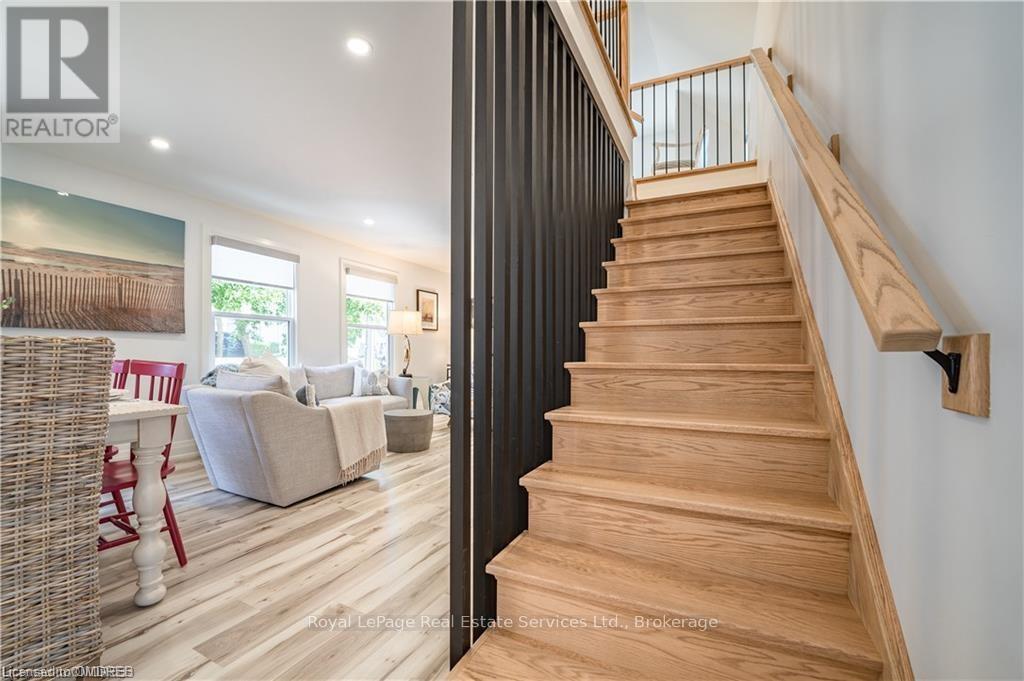 












4 6TH STREET

,
Grimsby (Grimsby Beach),




Ontario
L3M2T3

