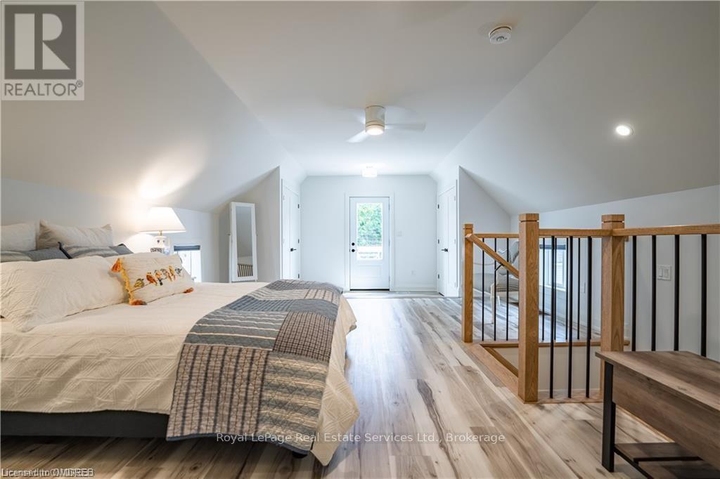 












4 6TH STREET

,
Grimsby (Grimsby Beach),




Ontario
L3M2T3

