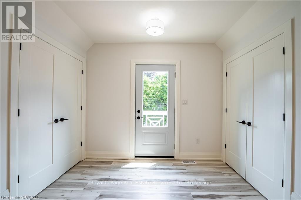 












4 6TH STREET

,
Grimsby (Grimsby Beach),




Ontario
L3M2T3


