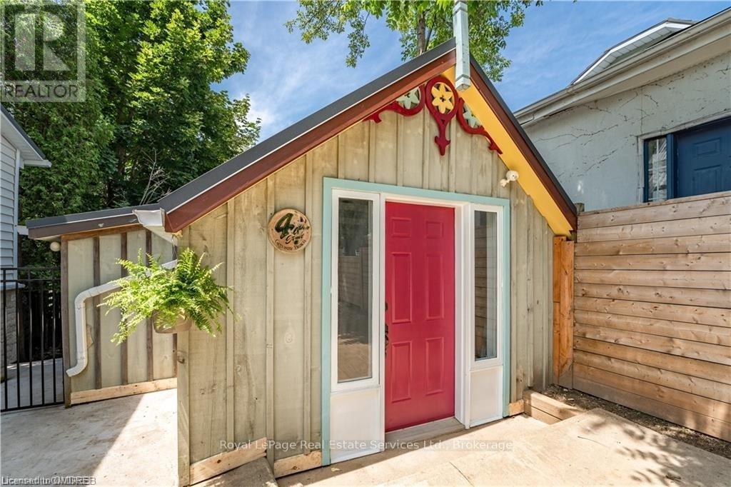 












4 6TH STREET

,
Grimsby (Grimsby Beach),




Ontario
L3M2T3

