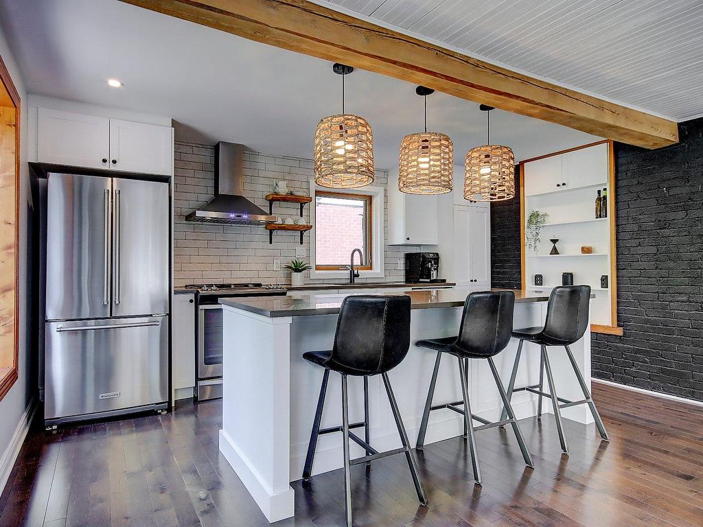 









310


9e Avenue

,
Richelieu,




QC
J3L3N9

