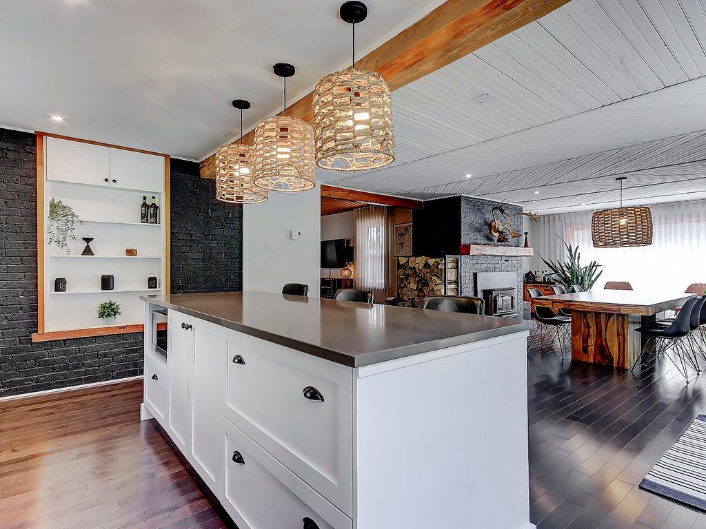 









310


9e Avenue

,
Richelieu,




QC
J3L3N9

