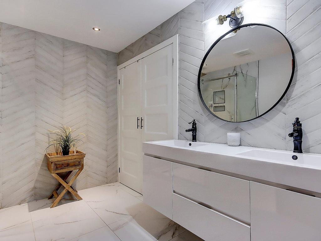 









310


9e Avenue

,
Richelieu,




QC
J3L3N9

