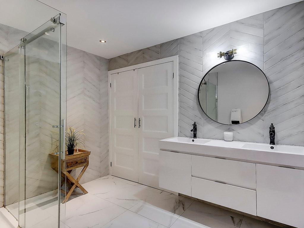 









310


9e Avenue

,
Richelieu,




QC
J3L3N9

