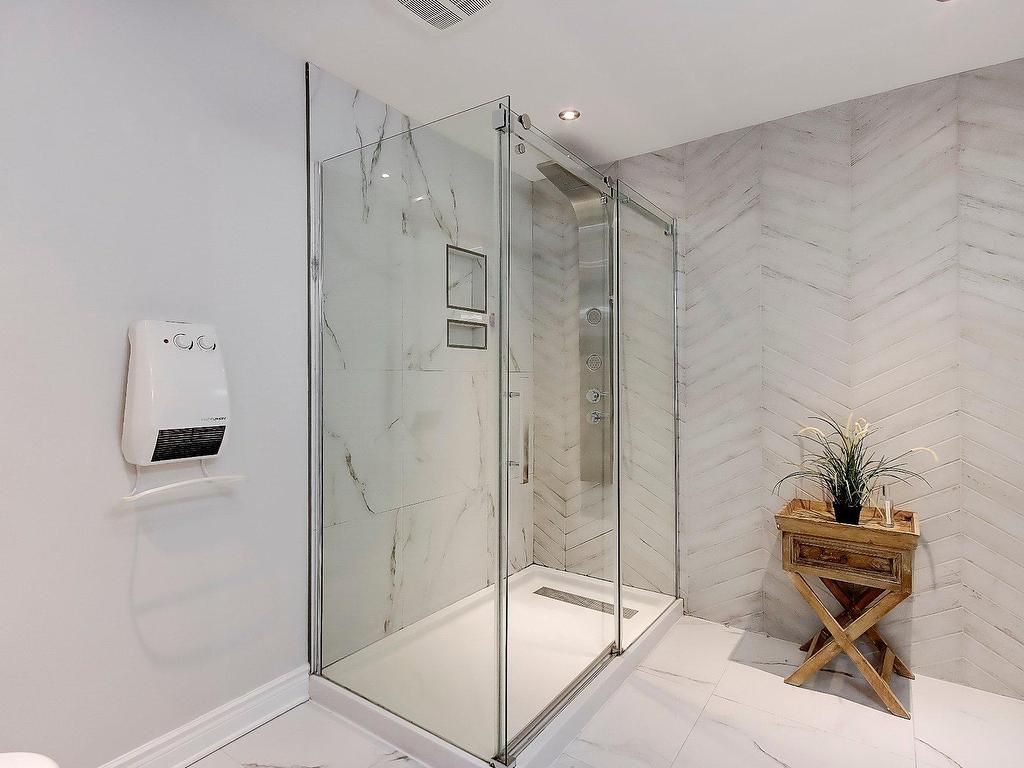 









310


9e Avenue

,
Richelieu,




QC
J3L3N9

