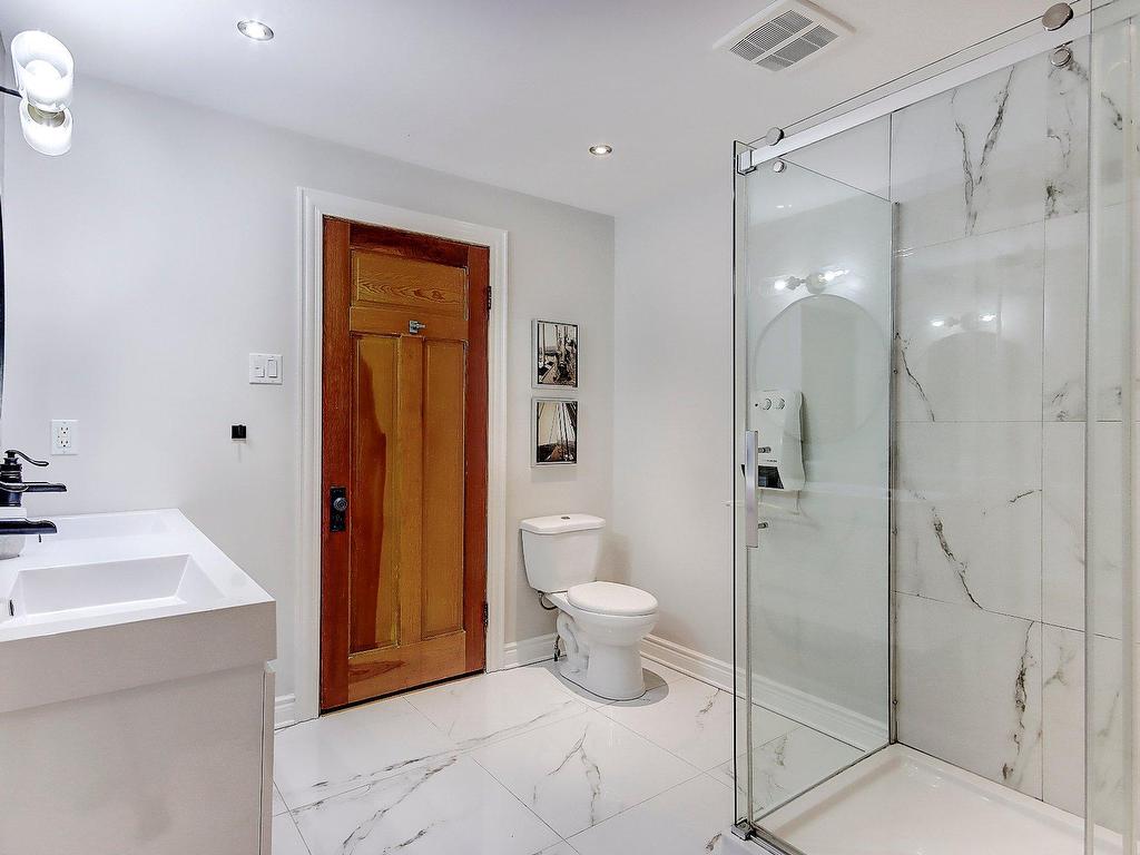 









310


9e Avenue

,
Richelieu,




QC
J3L3N9

