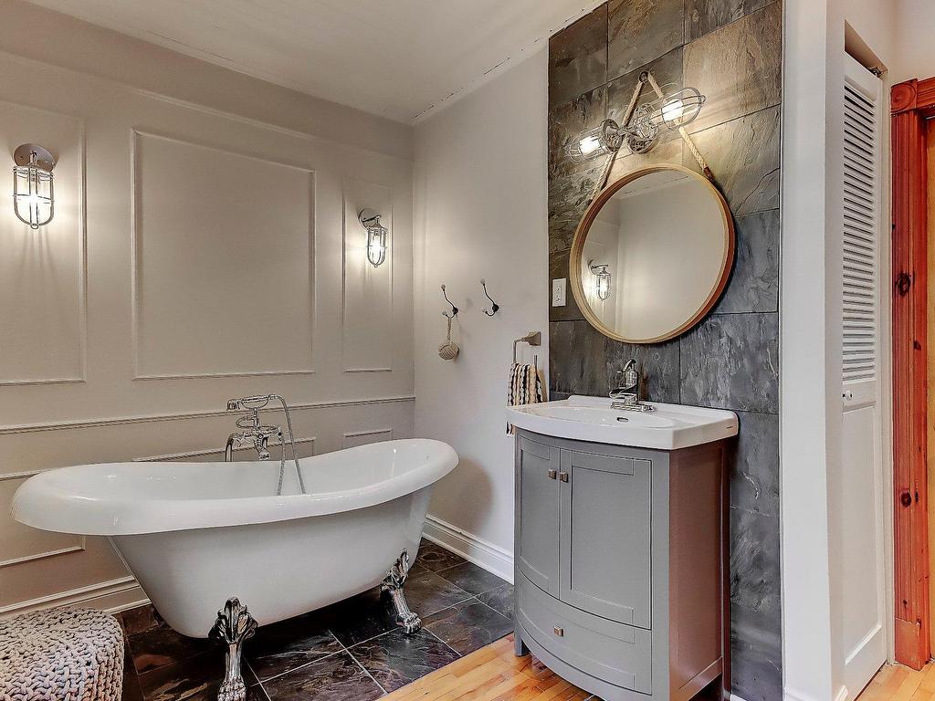 









310


9e Avenue

,
Richelieu,




QC
J3L3N9

