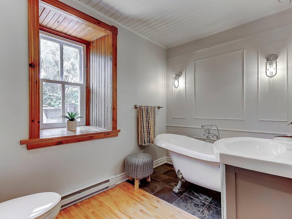 









310


9e Avenue

,
Richelieu,




QC
J3L3N9

