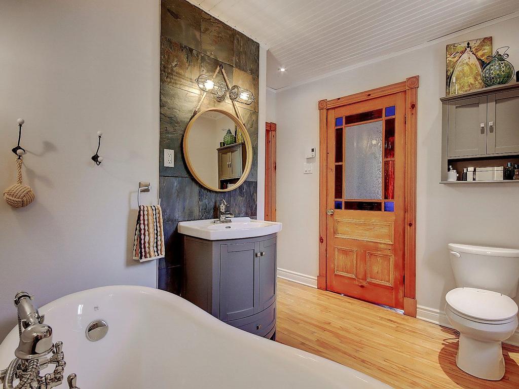 









310


9e Avenue

,
Richelieu,




QC
J3L3N9


