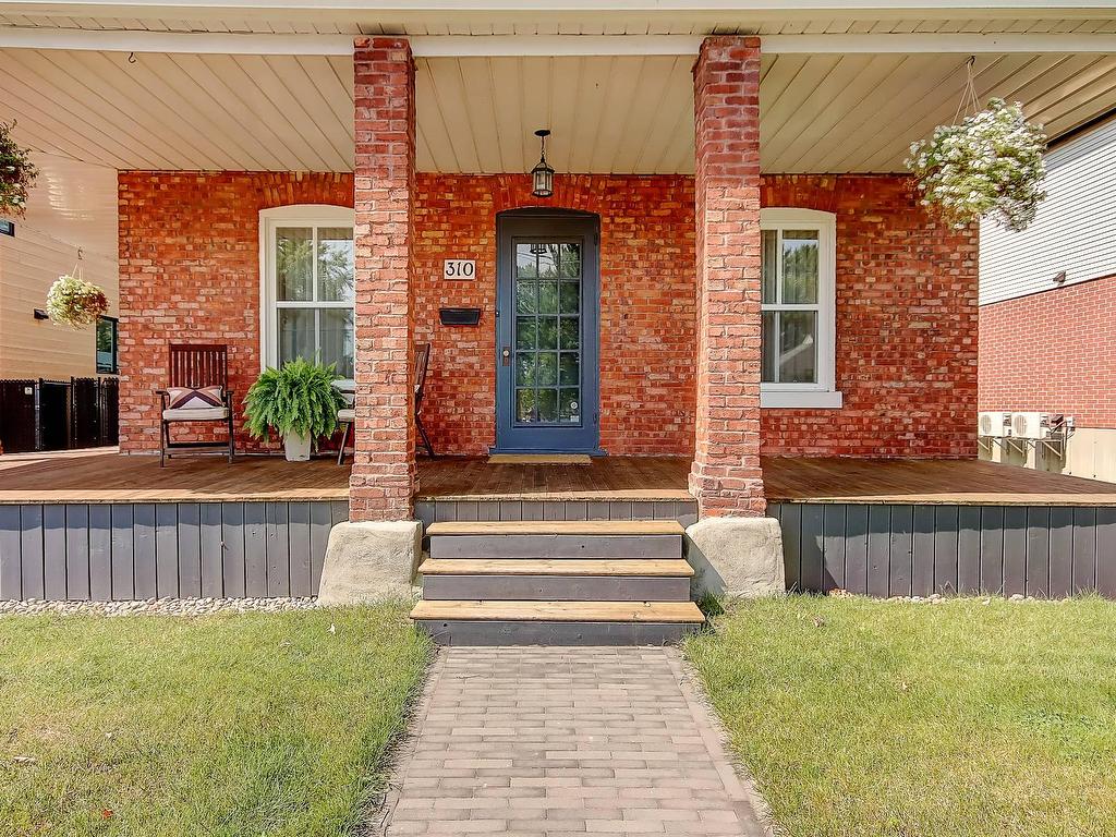 









310


9e Avenue

,
Richelieu,




QC
J3L3N9

