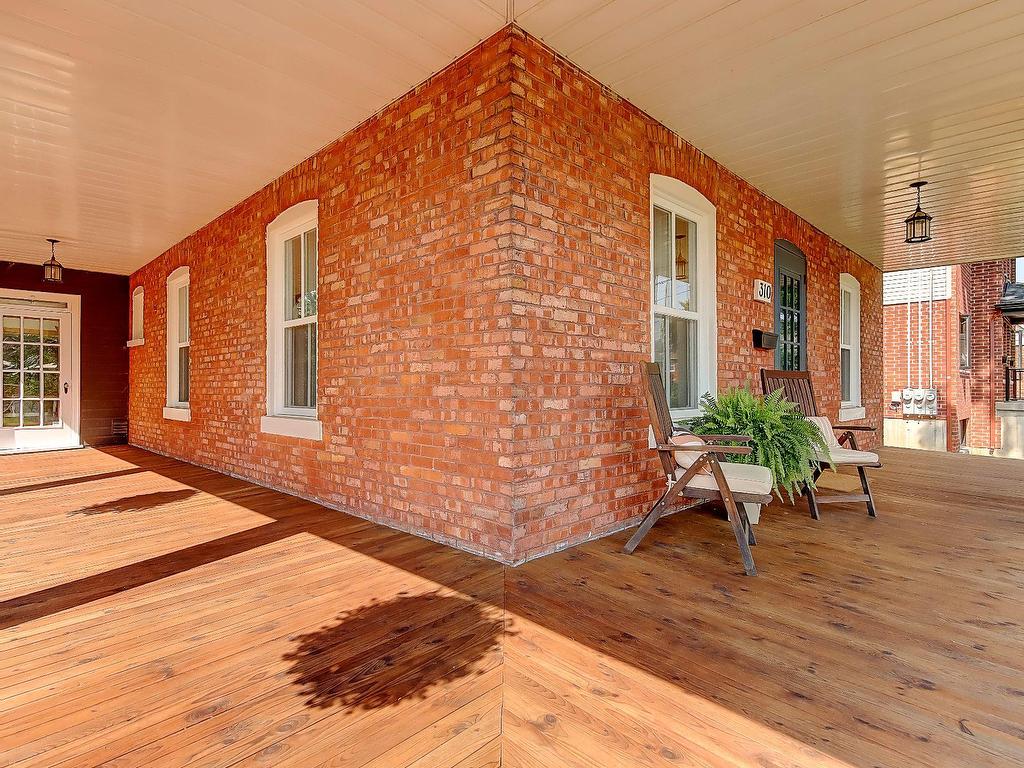 









310


9e Avenue

,
Richelieu,




QC
J3L3N9

