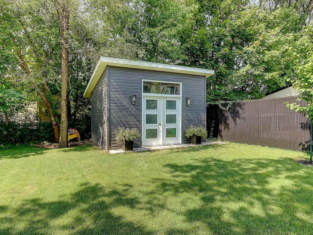 









310


9e Avenue

,
Richelieu,




QC
J3L3N9

