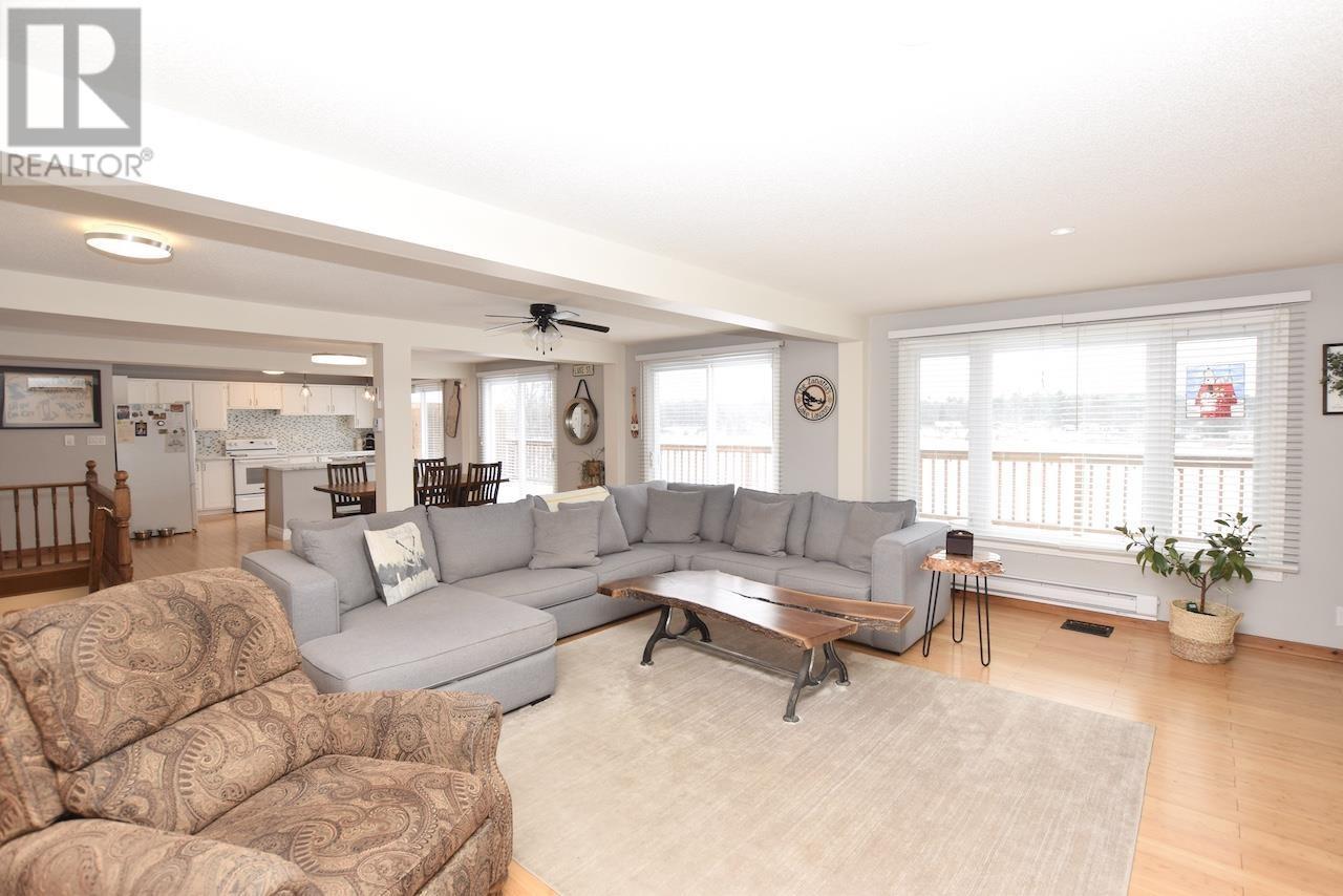 












1093 Sunnyside AVE

,
Algoma Mills,




Ontario
P0R1A0

