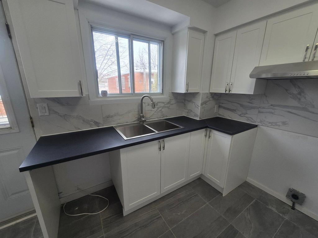 









581


15e Avenue

,
Montréal (LaSalle),




QC
H8P2S1

