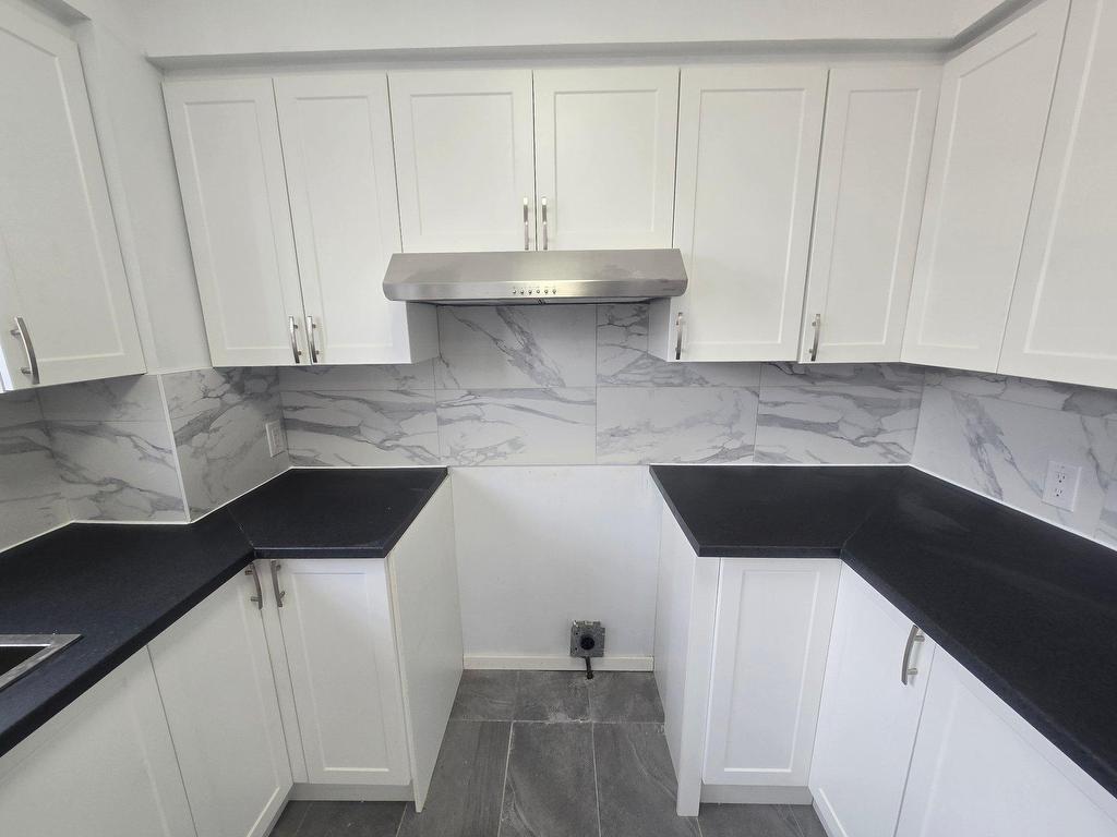 









581


15e Avenue

,
Montréal (LaSalle),




QC
H8P2S1

