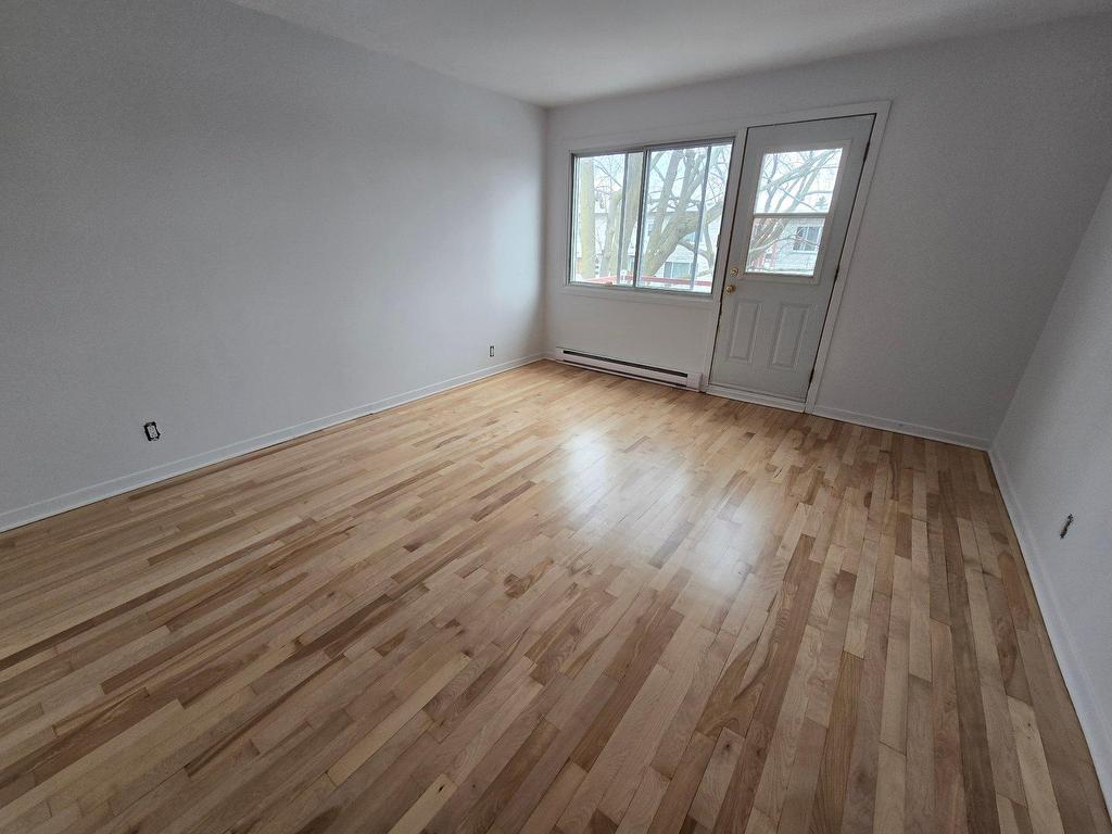 









581


15e Avenue

,
Montréal (LaSalle),




QC
H8P2S1


