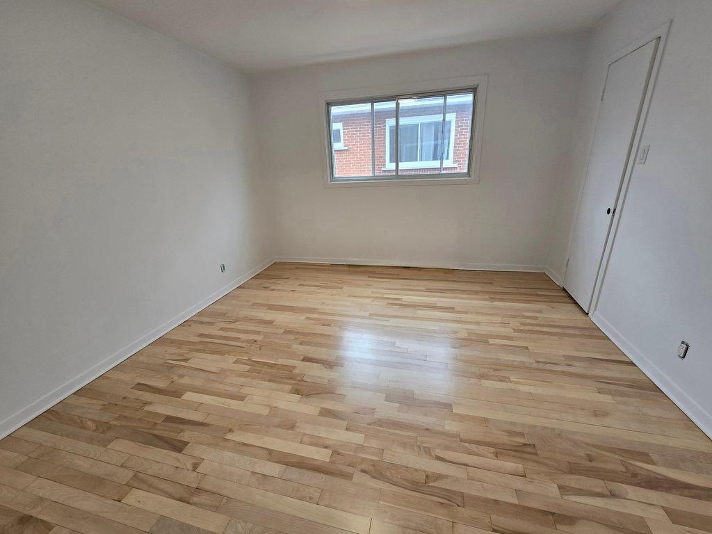 









581


15e Avenue

,
Montréal (LaSalle),




QC
H8P2S1

