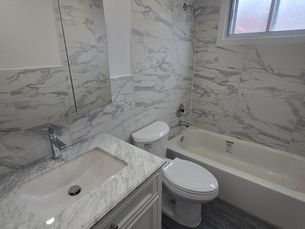 









581


15e Avenue

,
Montréal (LaSalle),




QC
H8P2S1

