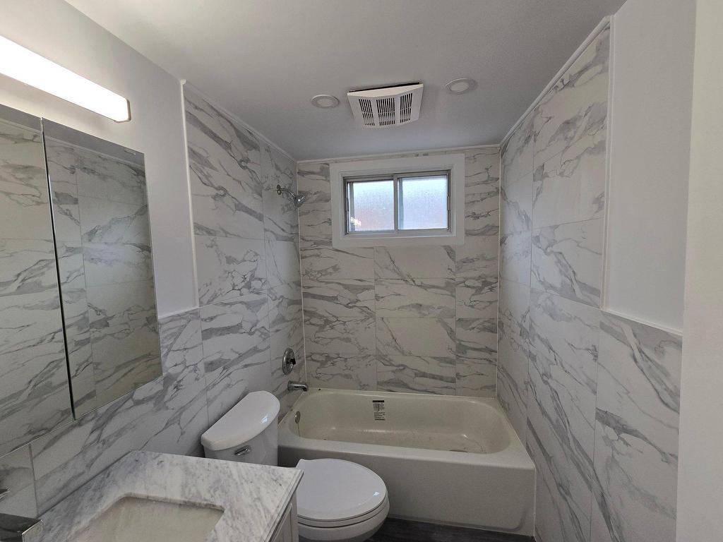 









581


15e Avenue

,
Montréal (LaSalle),




QC
H8P2S1

